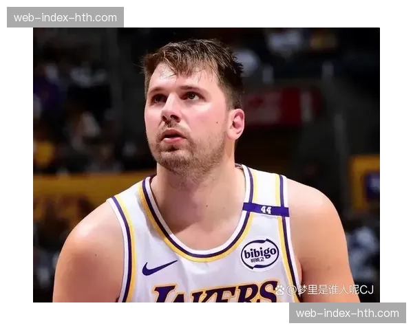 湖人东契奇进攻发动机:22投12中高效33分8助攻主导球队攻势 湖人东契奇进攻发动机:22投12中高效33分8助攻主导球队攻势